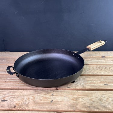 NFS-466FH Netherton Foundry 13" Chef's pan with front handle