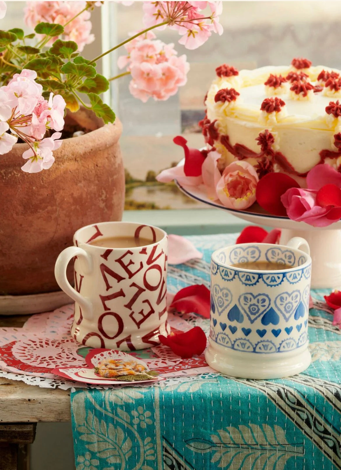 Emma Bridgewater L.O.V.E Polka Red 1/2