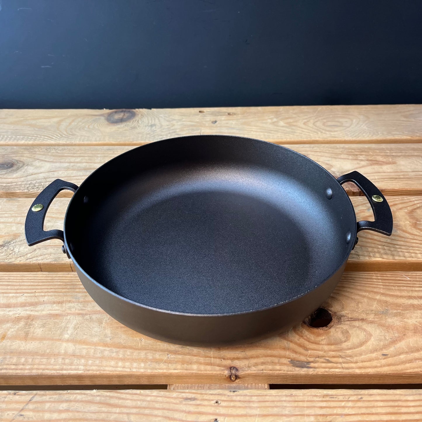 Netherton Foundry 9" (23cm) Chef's Prospector Pan; spun iron, double handled, oven safe