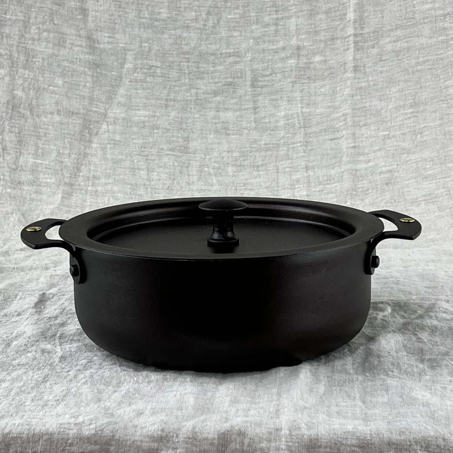 NFS-497 Netherton Foundry 7" sauteuse prosector casserole with lid, spun iron and oven safe
