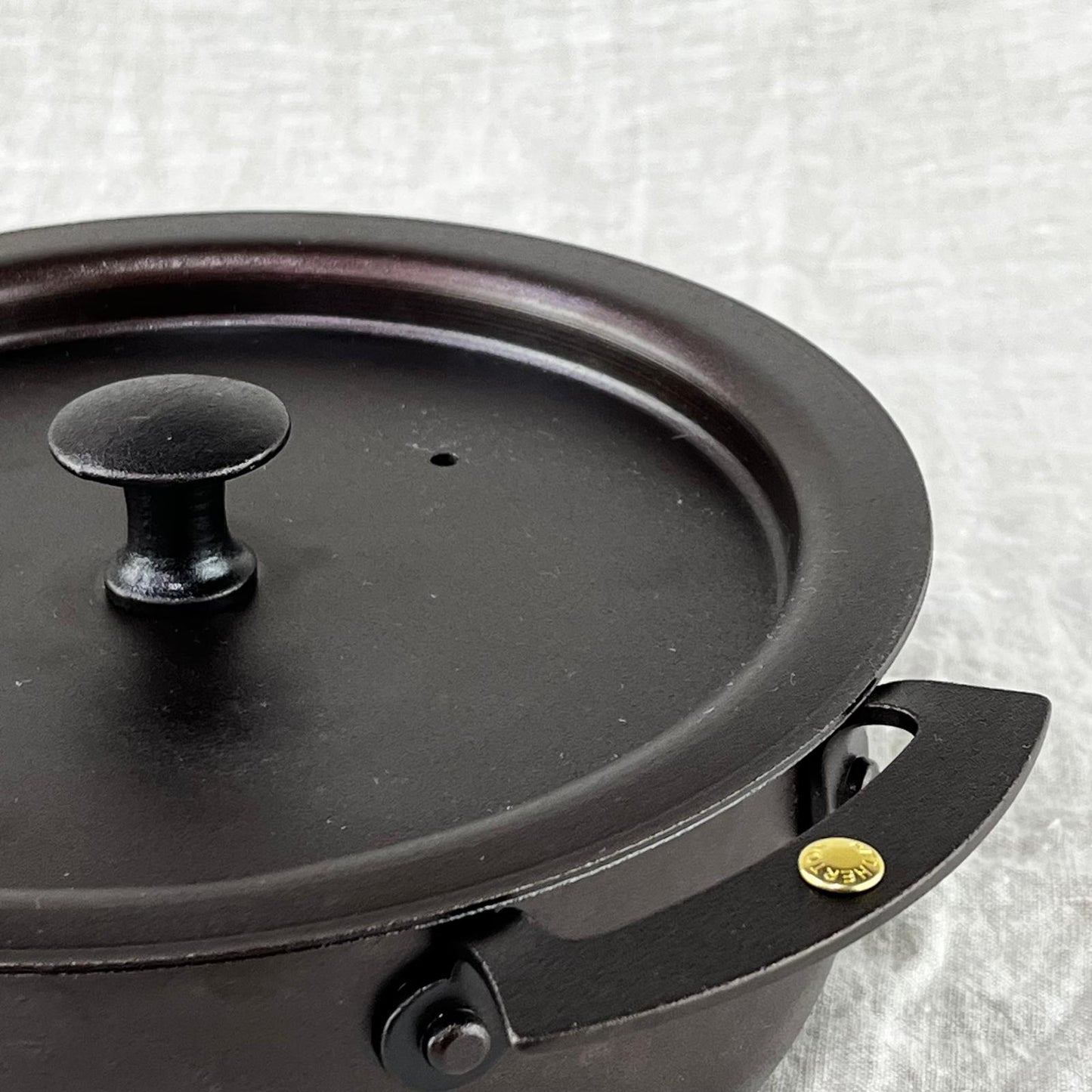 NFS-497 Netherton Foundry 7" sauteuse prosector casserole with lid, spun iron and oven safe