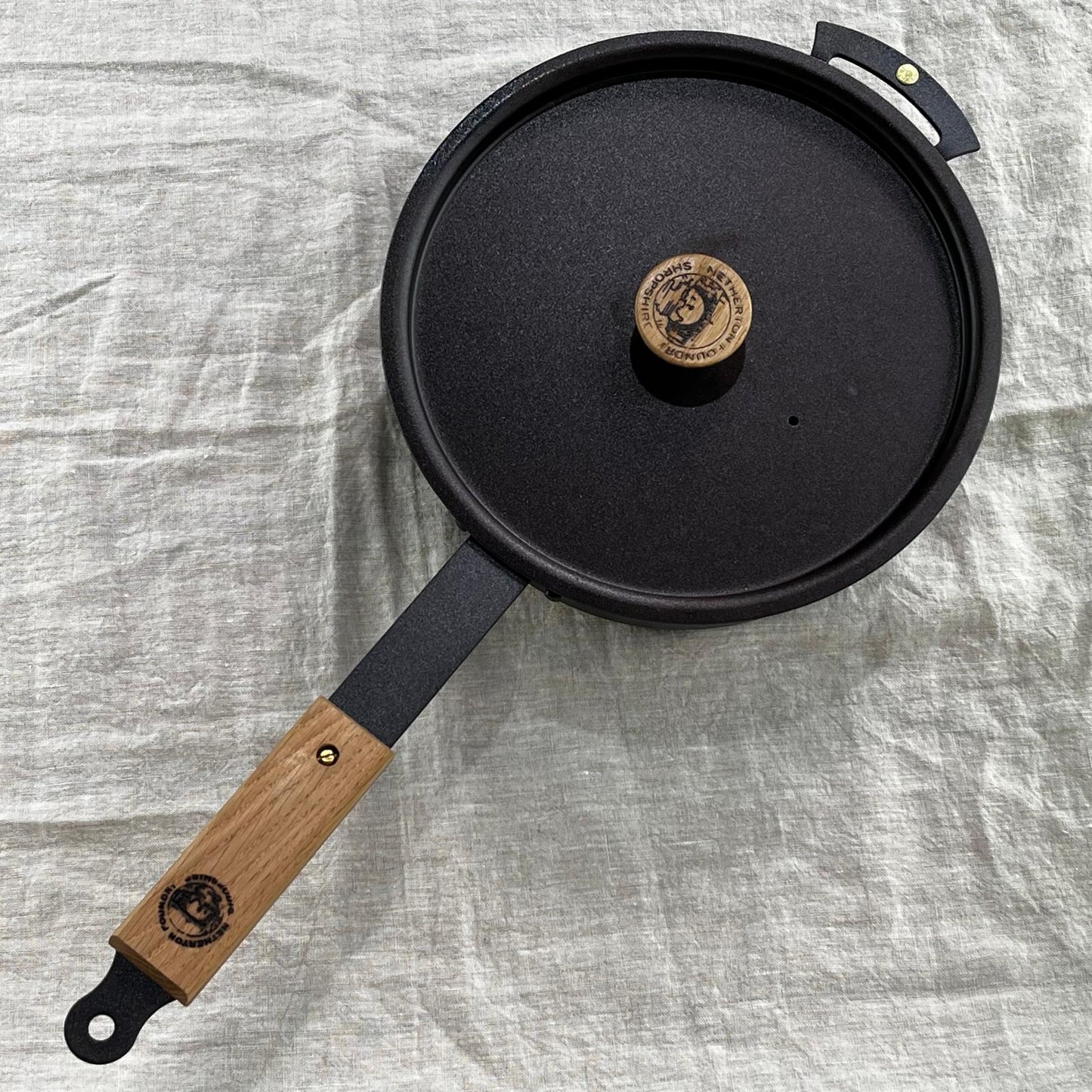 NFS-487FH Netherton Foundry 9" sauteuse pan with lid