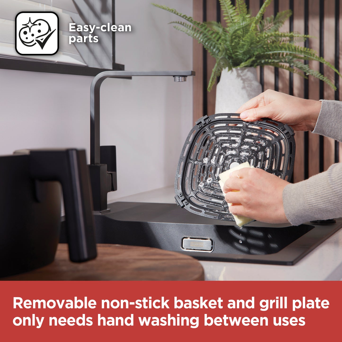 5056462360119 Black & Decker 4.3L Manual Air Fryer Black BXAF17091GB Brambles Cookshop 7