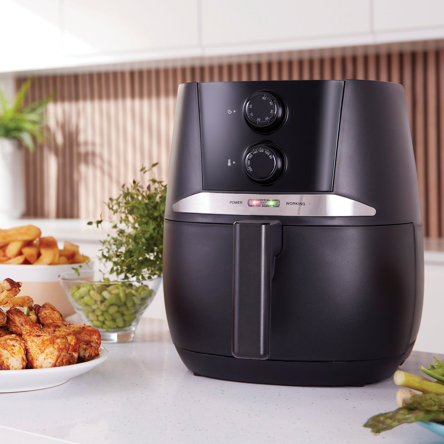 5056462360119 Black & Decker 4.3L Manual Air Fryer Black BXAF17091GB Brambles Cookshop 10