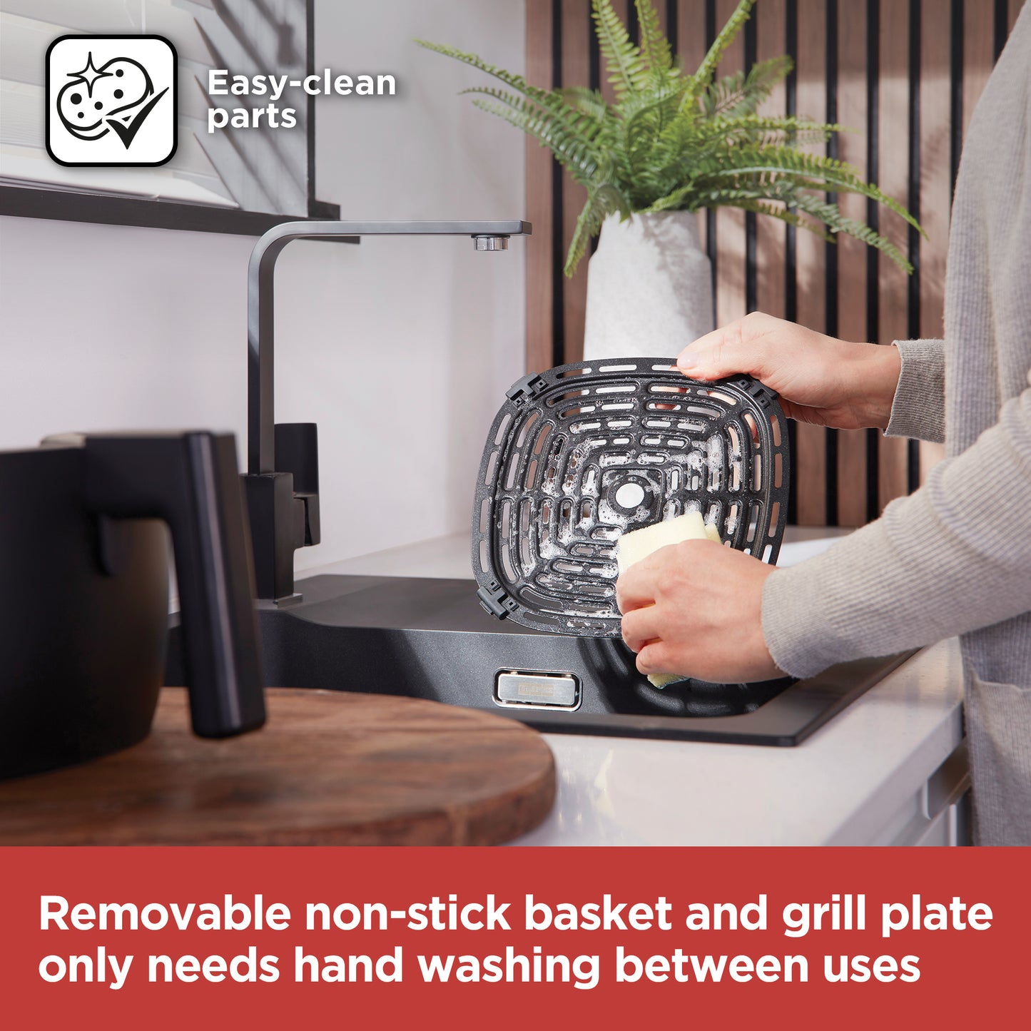 5056462360256 Black & Decker 4.3L Digital Air Fryer Black BXAF17092GB Brambles Cookshop 7