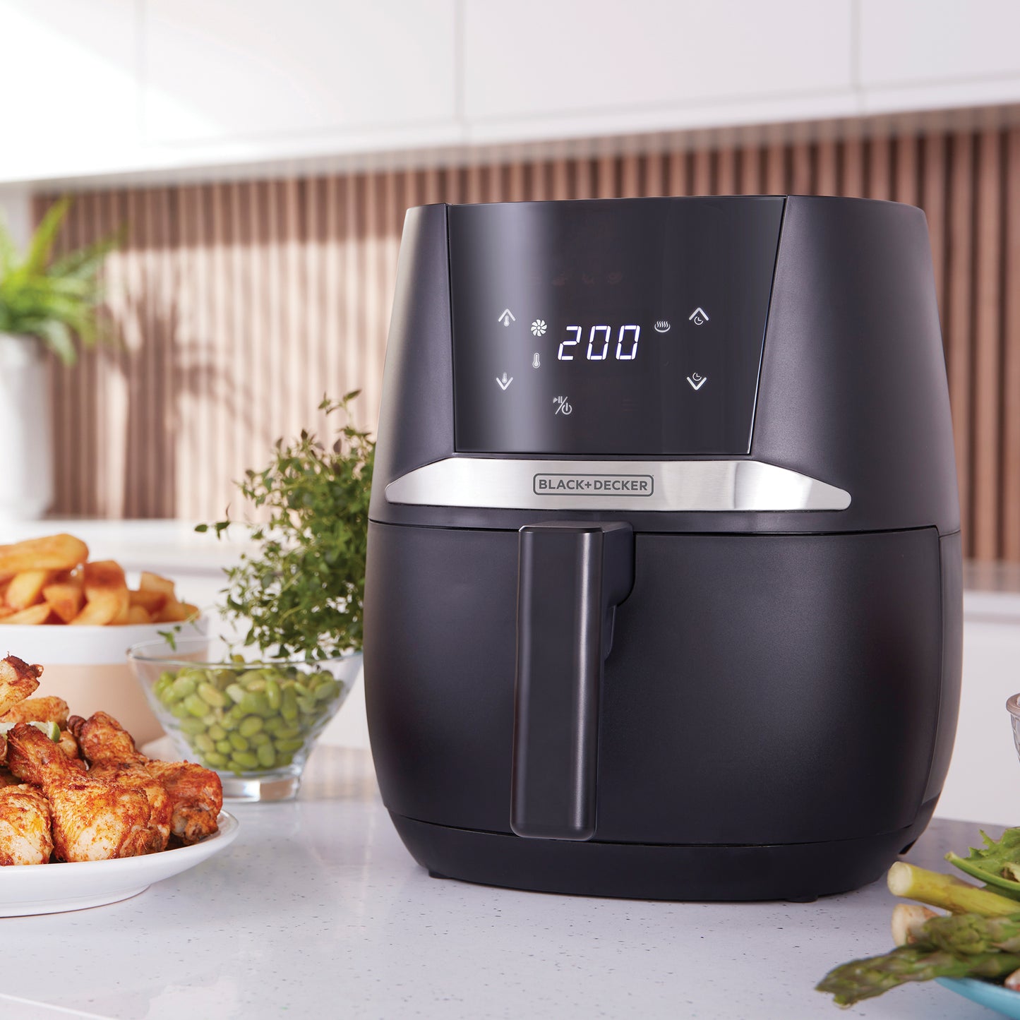 5056462360256 Black & Decker 4.3L Digital Air Fryer Black BXAF17092GB Brambles Cookshop 10