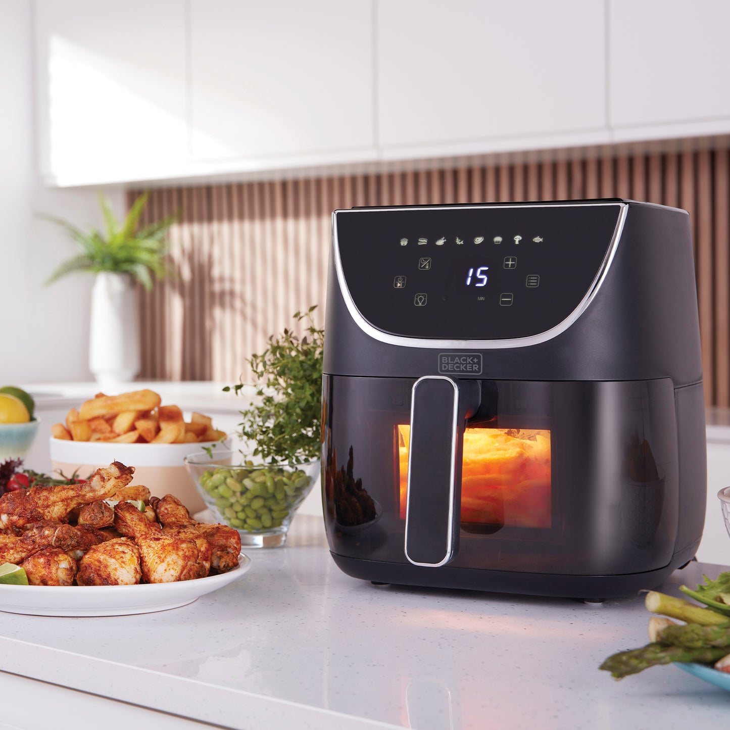 5056462360331 Black & Decker 6L Digital Air Fryer with Window Black BXAF17093GB Brambles Cookshop 7