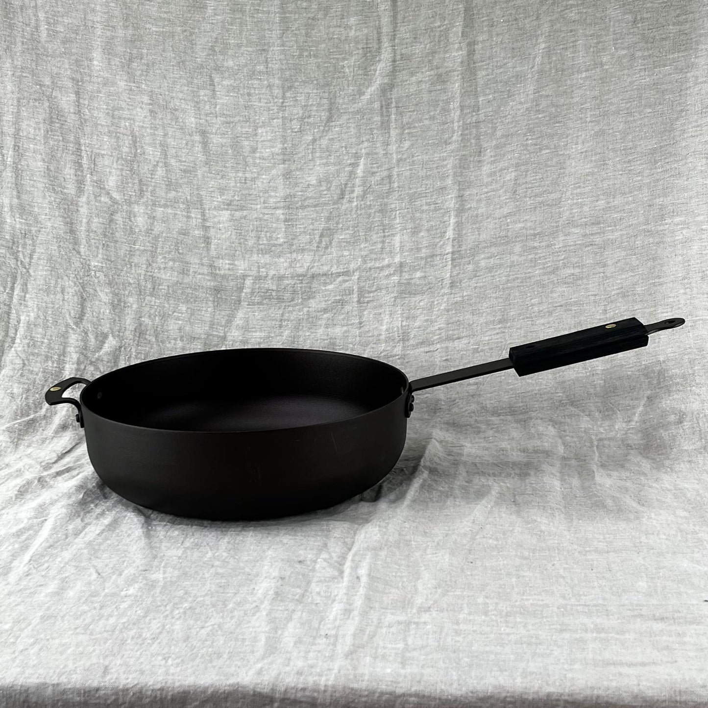 NFS-463FHDB Netherton Foundry 11" ebonised sauteuse pan