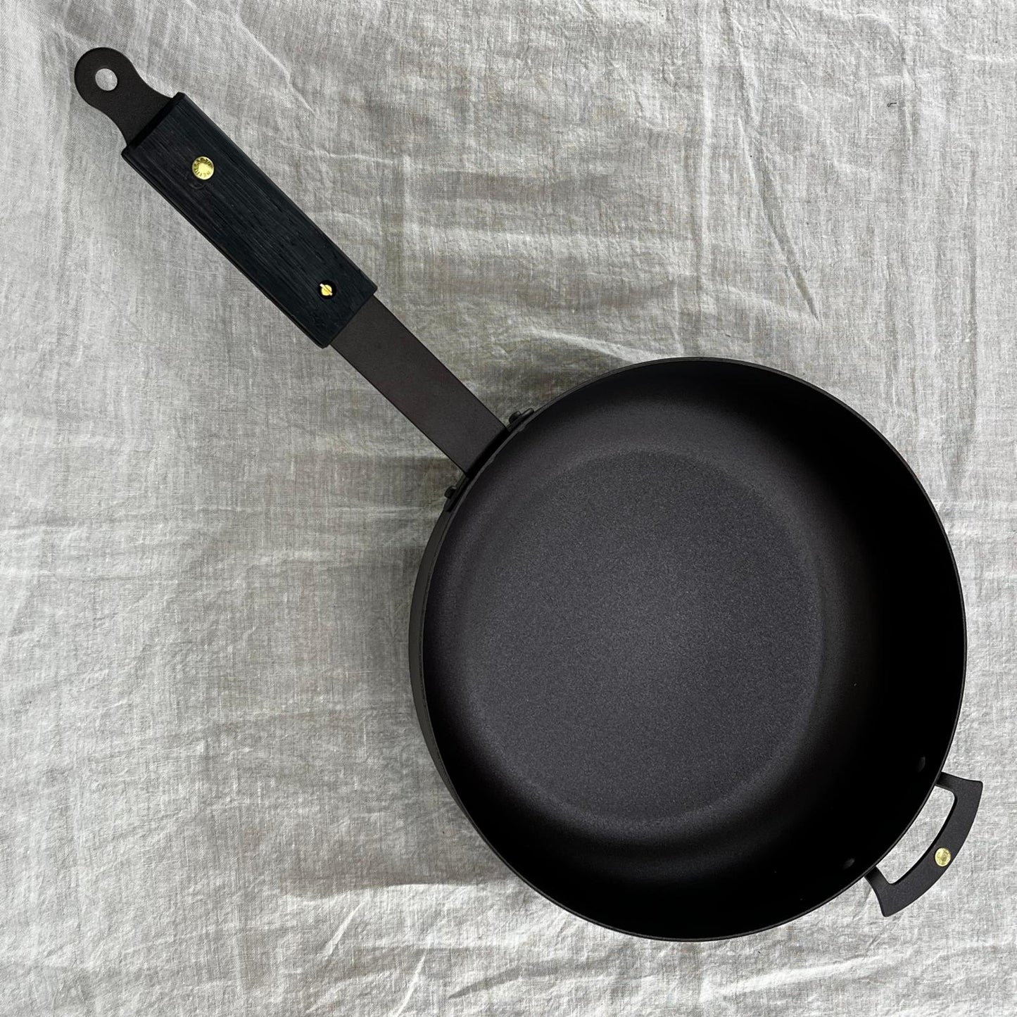 NFS-463FHDB Netherton Foundry 11" ebonised sauteuse pan