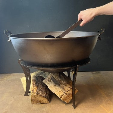 Netherton Foundry Cauldron and stand NFS-301