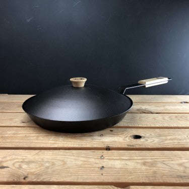 Netherton Foundry 12" (30cm) Spun Iron Glamping Pan with lid NFS-329