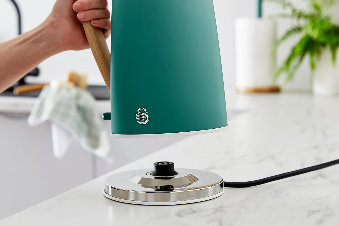 5055322539078 SWAN Swan 1.7L Nordic Style Cordless Kettle SK14610GREN Brambles Cookshop 7