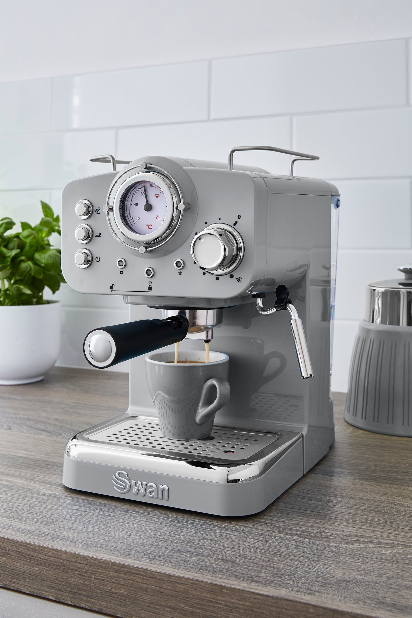 5055322531232 SWAN Swan Retro Pump Espresso Coffee Machine - Grey SK22110GRN Brambles Cookshop 7