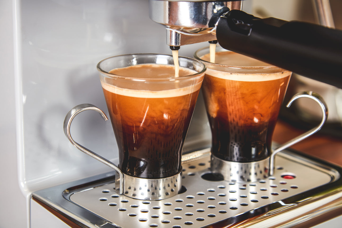 5055322531232 SWAN Swan Retro Pump Espresso Coffee Machine - Grey SK22110GRN Brambles Cookshop 8