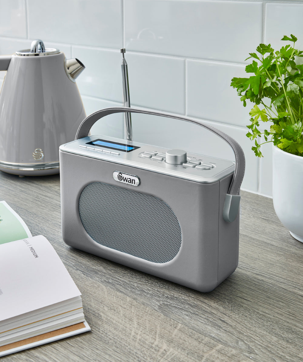 5055322544249 SWAN Retro DAB Bluetooth Radio SRA43010GRN Brambles Cookshop 6