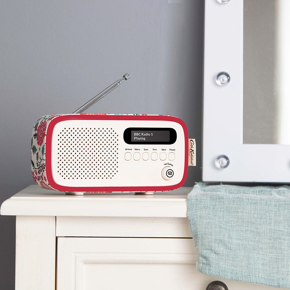 5060706035473 VQ Dexter DAB/FM Radio Cath Kidston Strawberry Garden VQDEXTERCKSG Brambles Cookshop 8