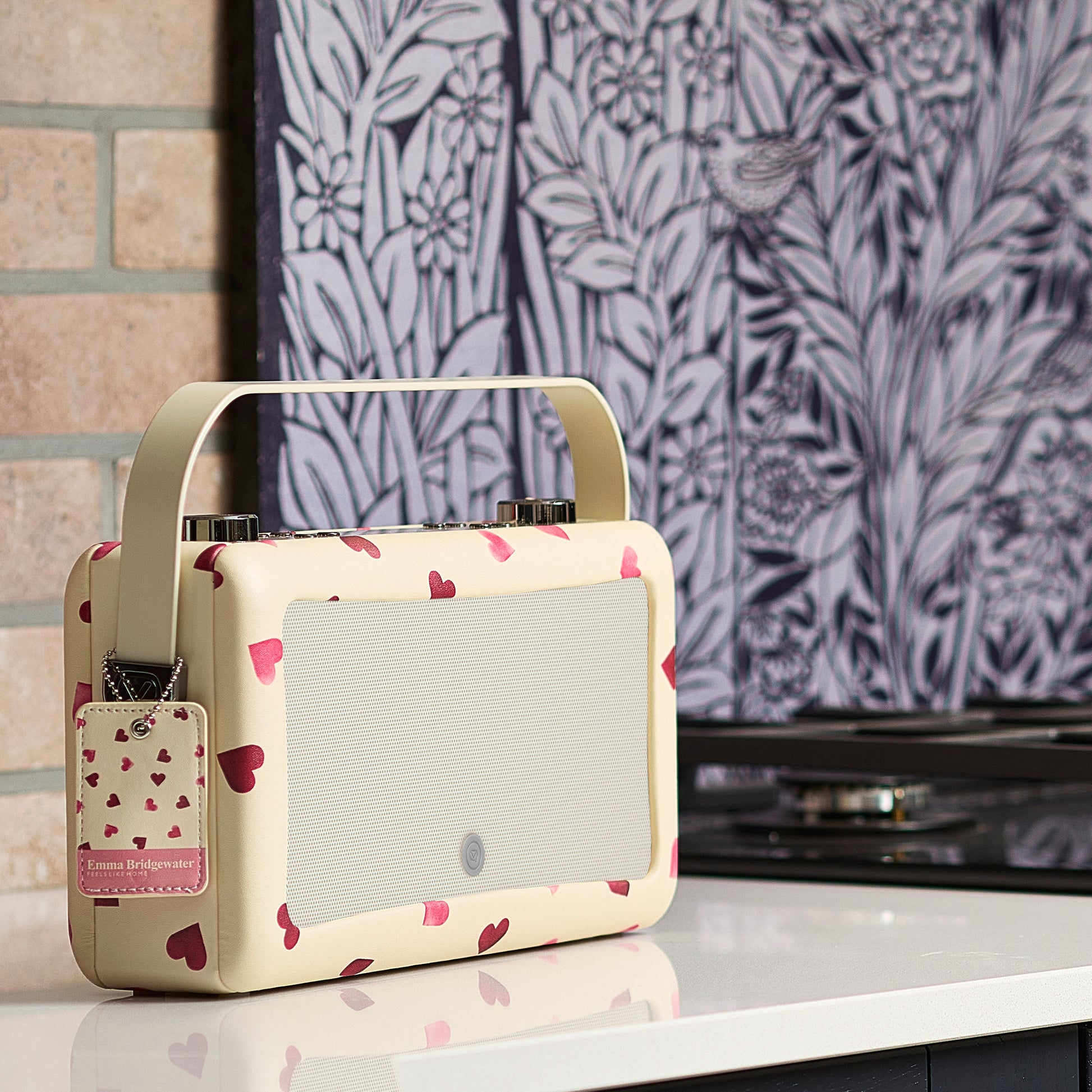 5060706034742 VQ Hepburn Voice Speaker Emma Bridgewater Pink Hearts VQHEPAEBPH Brambles Cookshop 1