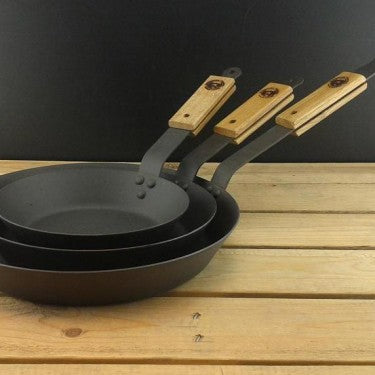 Netherton Foundry 8", 10" and 12" frying pans 5413346320902 NFS-145