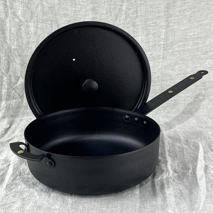 NFS-491FH Netherton Foundry 9" oven safe  sauteuse pan with lid