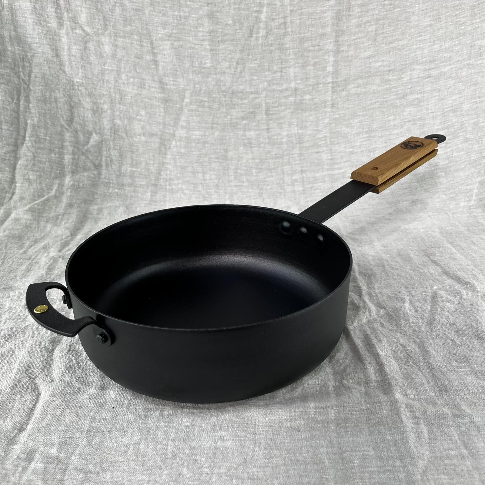 NFS-484FH Netherton Foundry 9" sauteuse pan