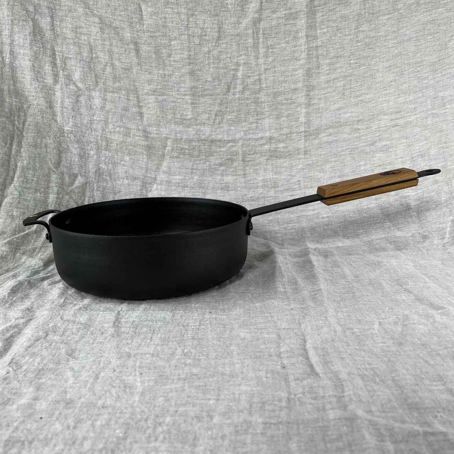 NFS-484FH Netherton Foundry 9" sauteuse pan