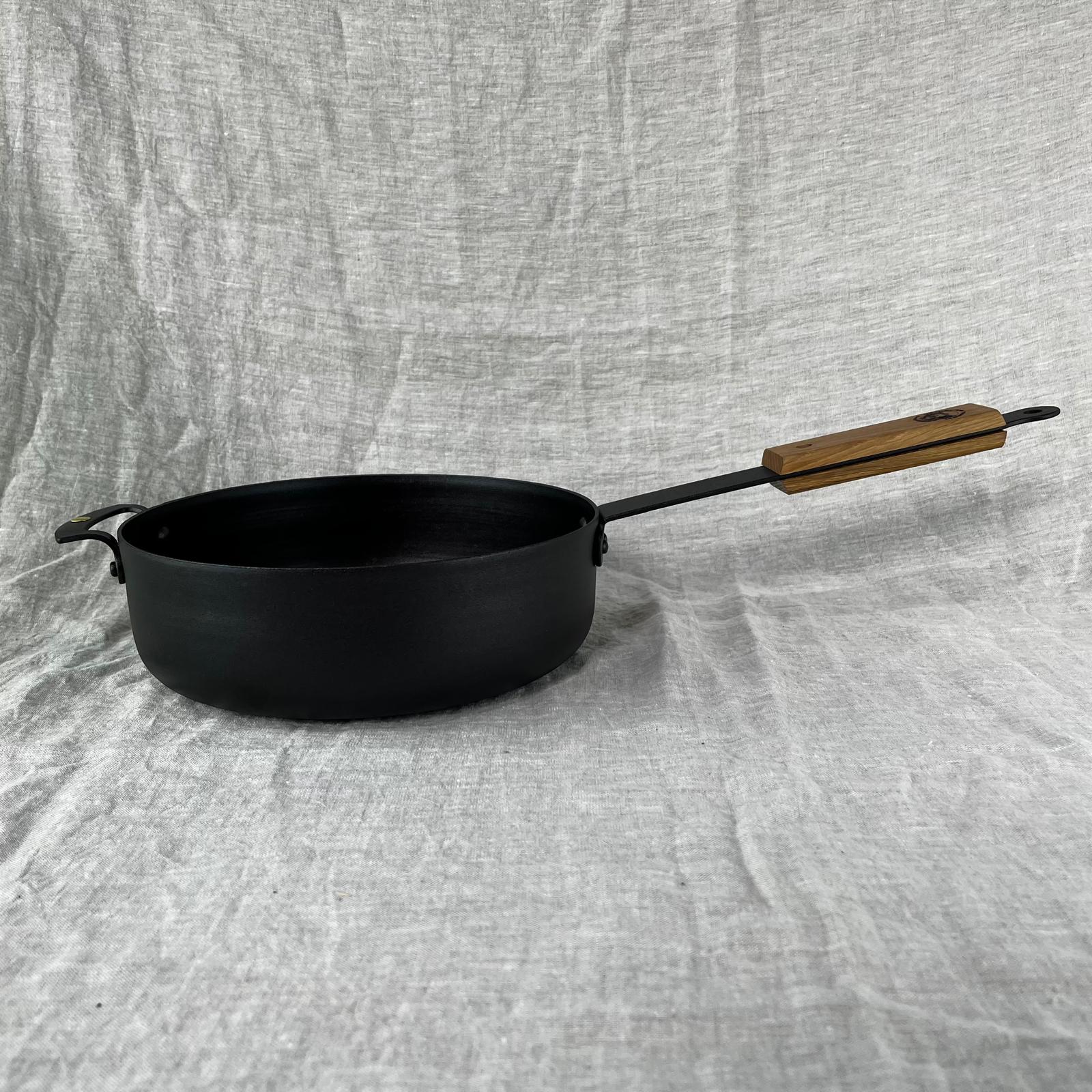 NFS-484FH Netherton Foundry 9" sauteuse pan