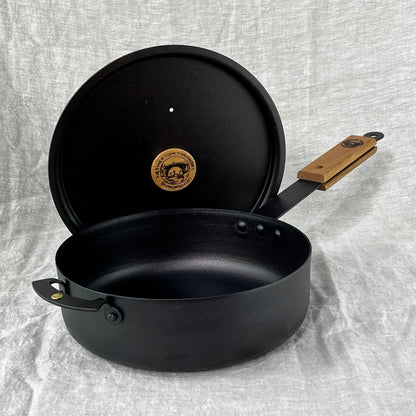 NFS-487FHDB Netherton Foundry 9" ebonised sauteuse pan with lid