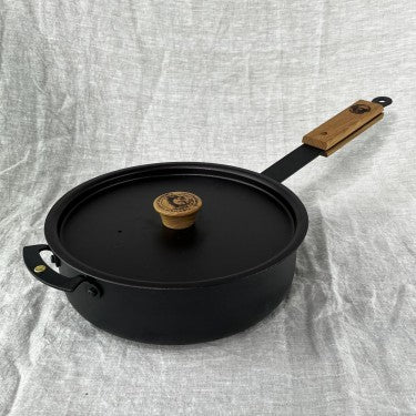 NFS-487FH Netherton Foundry 9" sauteuse pan with lid