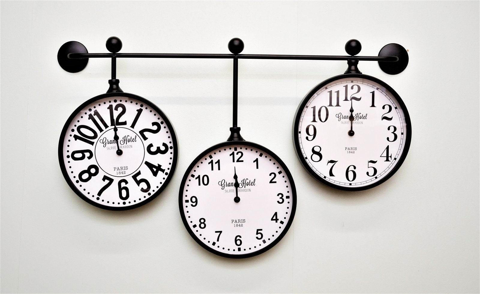 5024418353133 Geko Metal Wall Clocks, Set of 3 Hanging brambles cookshop 110