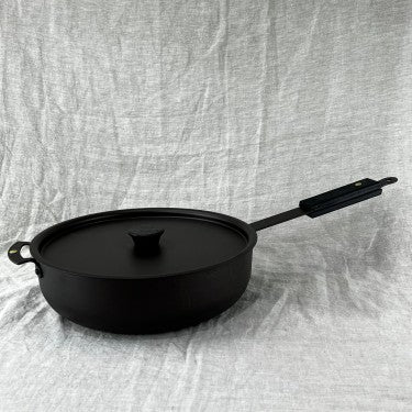 NFS-471FHDB Netherton Foundry 11" ebonised sauteuse pan with lid