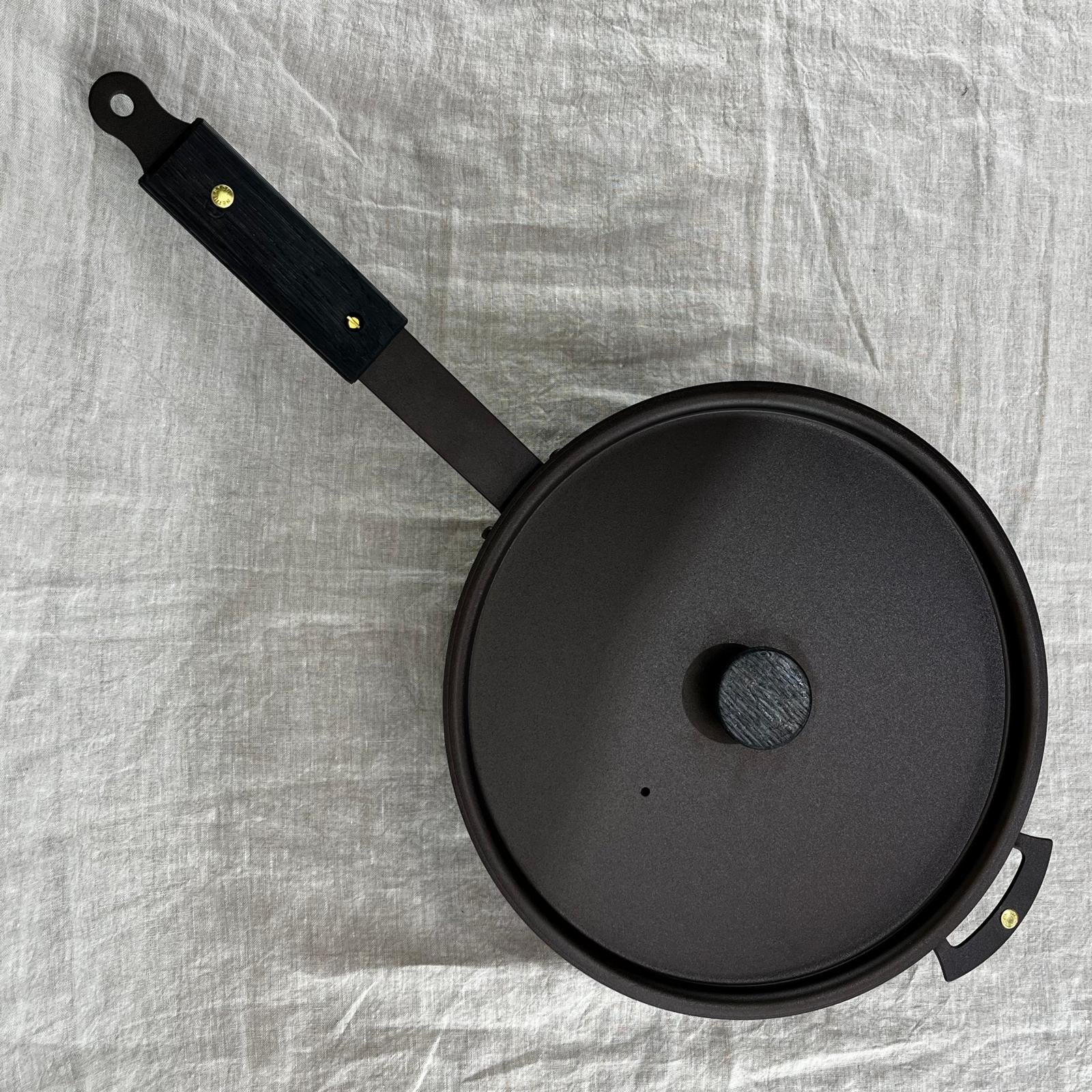 NFS-471FH Netherton Foundry 11" sauteuse pan with lid