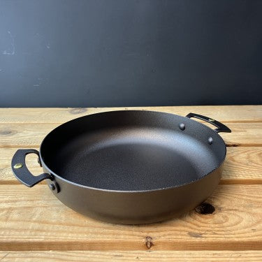 Netherton Foundry 9" (23cm) Chef's Prospector Pan; spun iron, double handled, oven safe