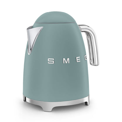 8017709329631 SMEG Emerald Green Kettle in Matte Limited Edition KLF03EGMUK Brambles Cookshop 2