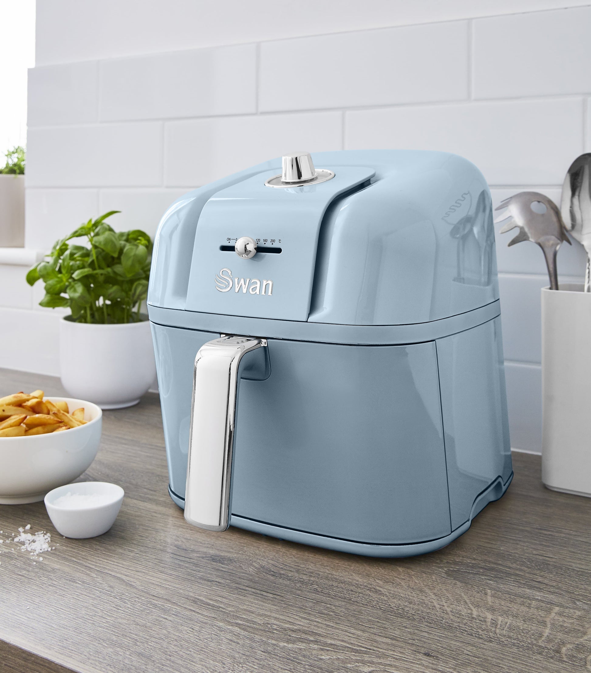 5055322539511 SWAN Swan Retro 6L Manual Air Fryer - Blue SD10510BLN Brambles Cookshop 2