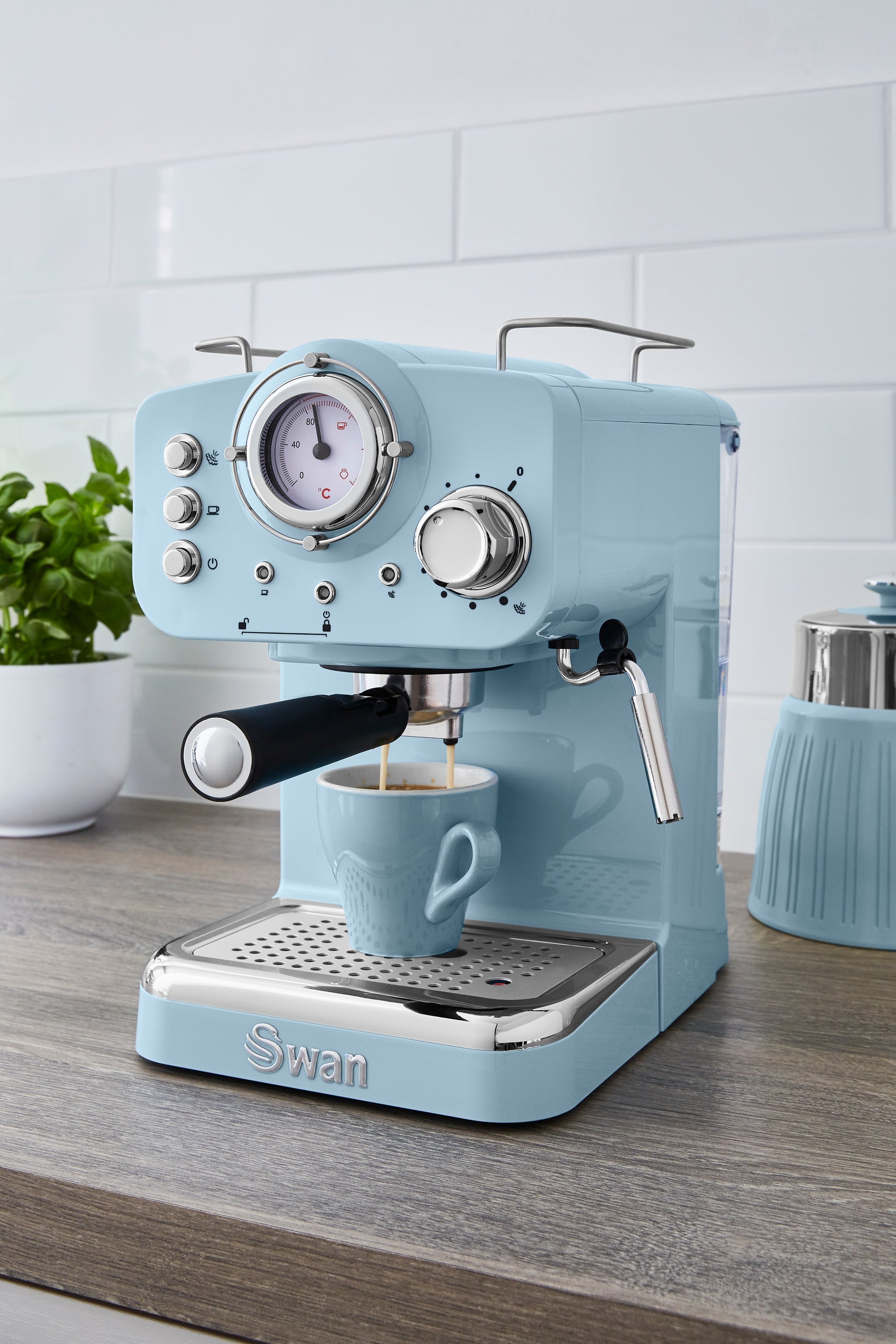 5055322531157 SWAN Swan Retro Pump Espresso Coffee Machine - Blue SK22110BLN Brambles Cookshop 6