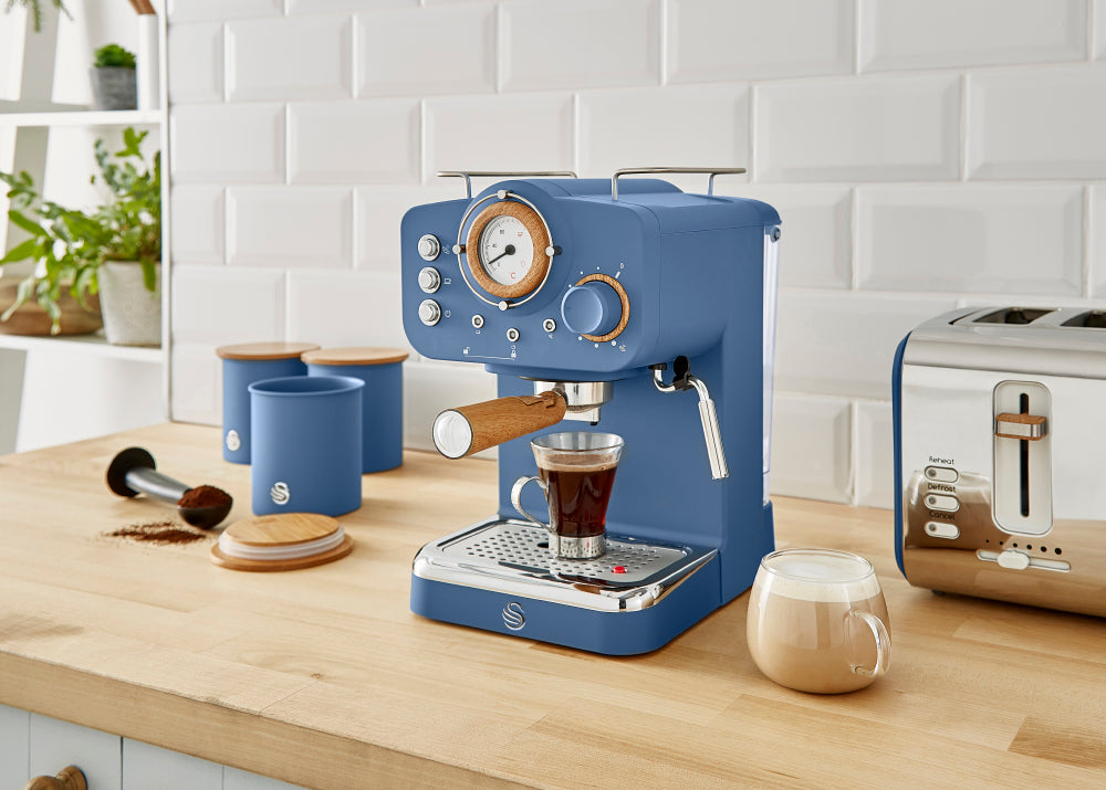 5055322543907 SWAN Nordic Espresso Coffee Machine - Blue SK22110BLUN Brambles Cookshop 7