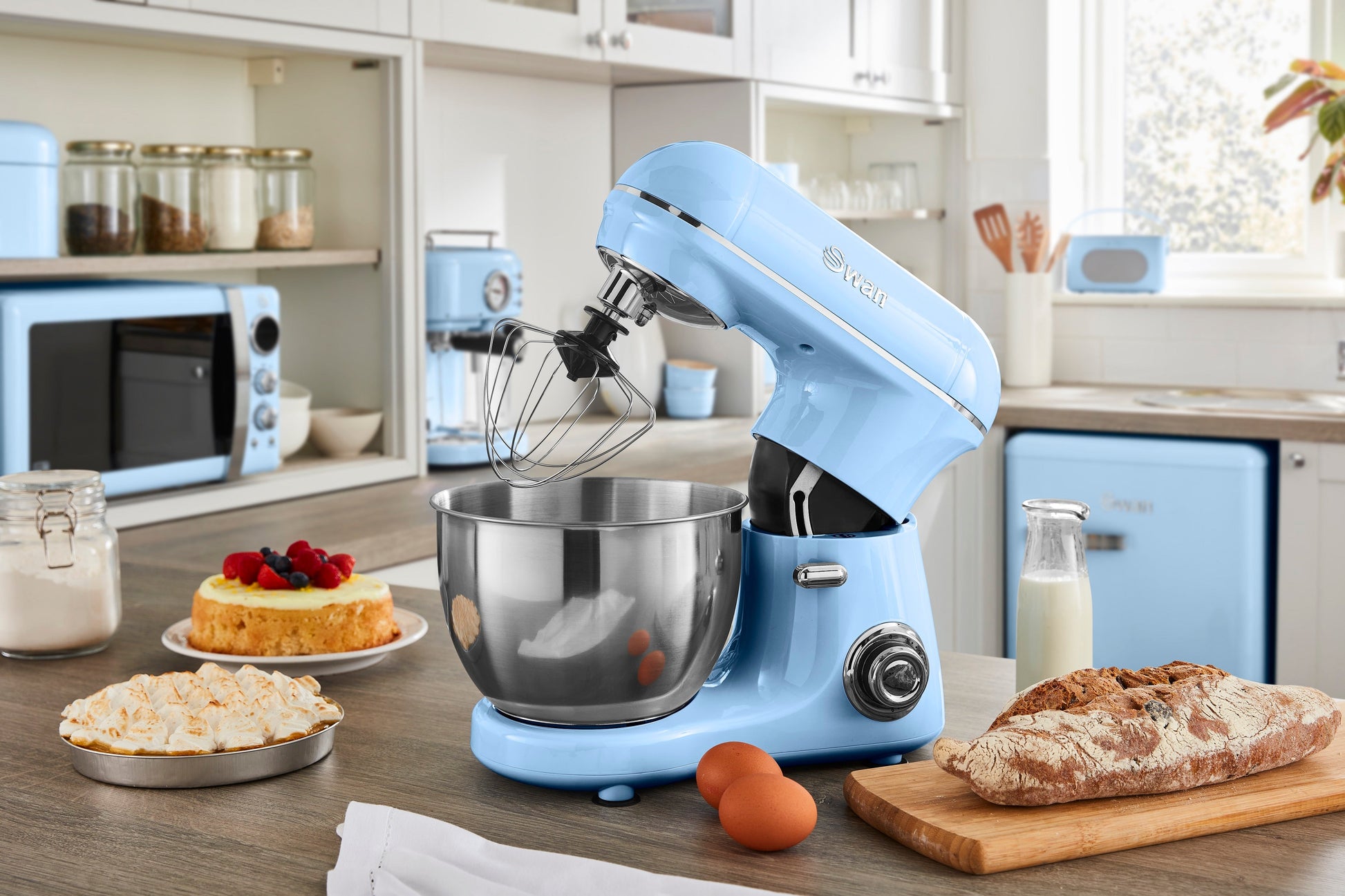 5055322531973 SWAN 800W Retro Stand Mixer- Blue SP21060BLN Brambles Cookshop 4