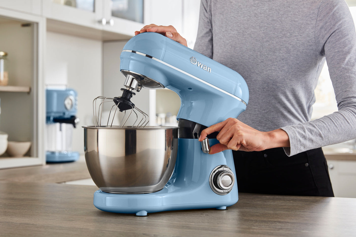 5055322531973 SWAN 800W Retro Stand Mixer- Blue SP21060BLN Brambles Cookshop 9