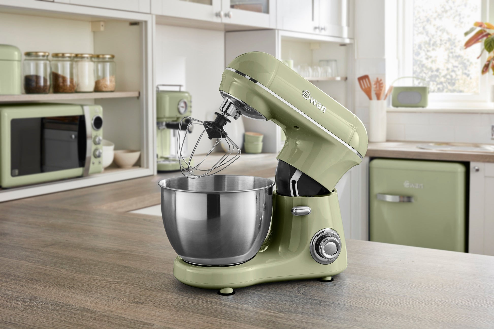 5055322532031 SWAN 800W Retro Stand Mixer- Green SP21060GN Brambles Cookshop 2