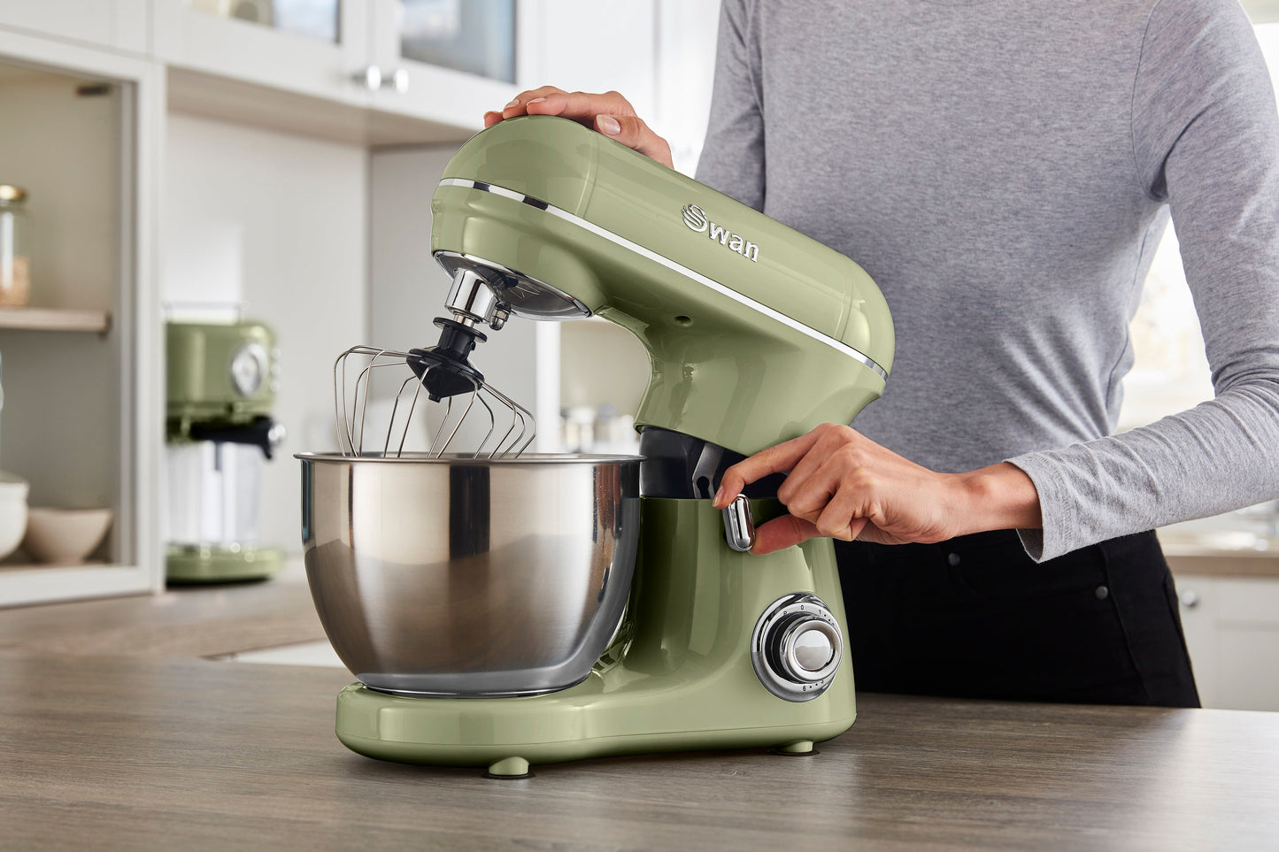 5055322532031 SWAN 800W Retro Stand Mixer- Green SP21060GN Brambles Cookshop 9