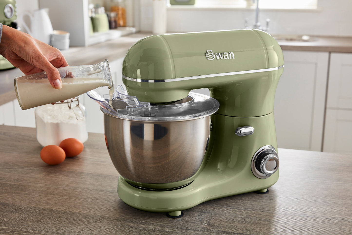 5055322532031 SWAN 800W Retro Stand Mixer- Green SP21060GN Brambles Cookshop 11