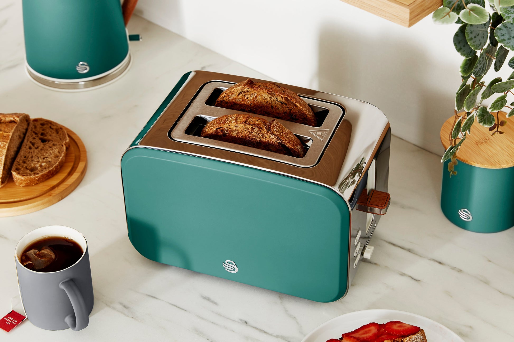 5055322539092 SWAN 2 Slice Nordic Style Toaster - Green ST14610GREN Brambles Cookshop 4