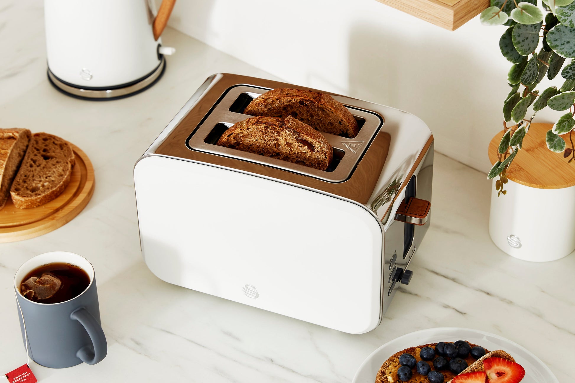 5055322531560 SWAN 2 Slice Nordic Style Toaster - White ST14610WHTN Brambles Cookshop 4