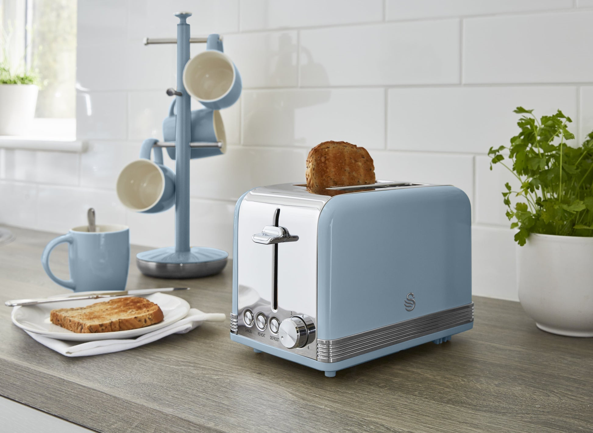 5055322520489 SWAN Retro 2 Slice S/S Toaster - Blue ST19010BLN Brambles Cookshop 2