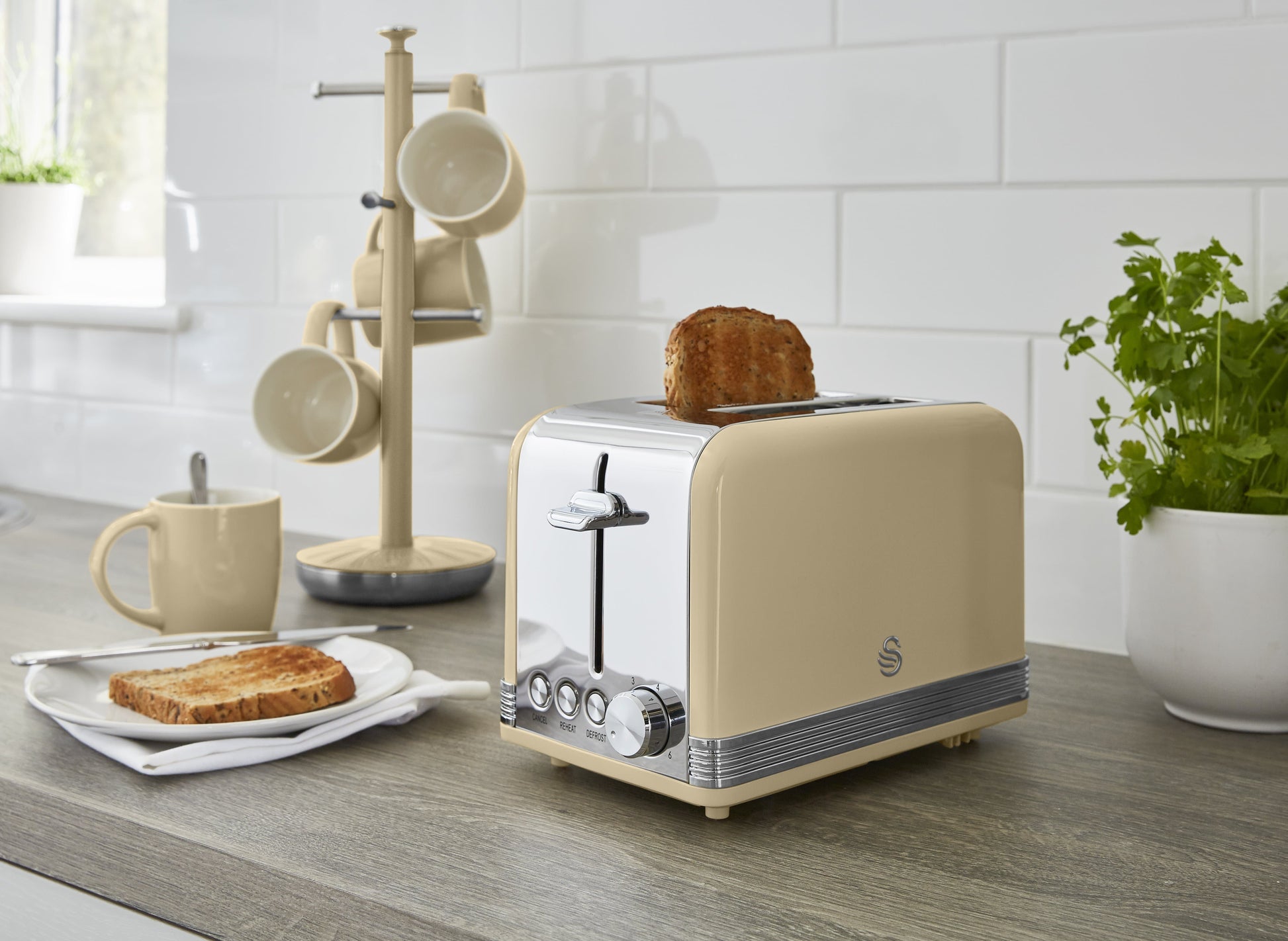 5055322520526 SWAN Retro 2 Slice S/S Toaster - Cream ST19010CN Brambles Cookshop 2