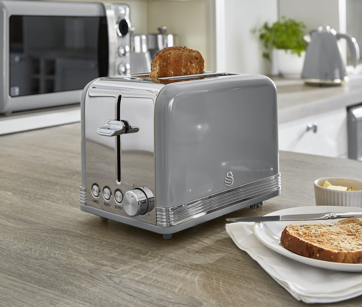 5055322520564 SWAN Retro 2 Slice S/S Toaster - Grey ST19010GRN Brambles Cookshop 4