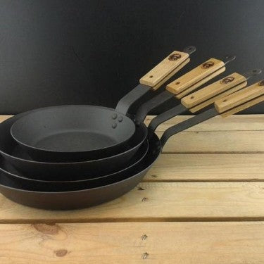 Netherton Foundry 8", 10", 12" frying pan, plus 11" crepe pan 5413346320896 NFS-140